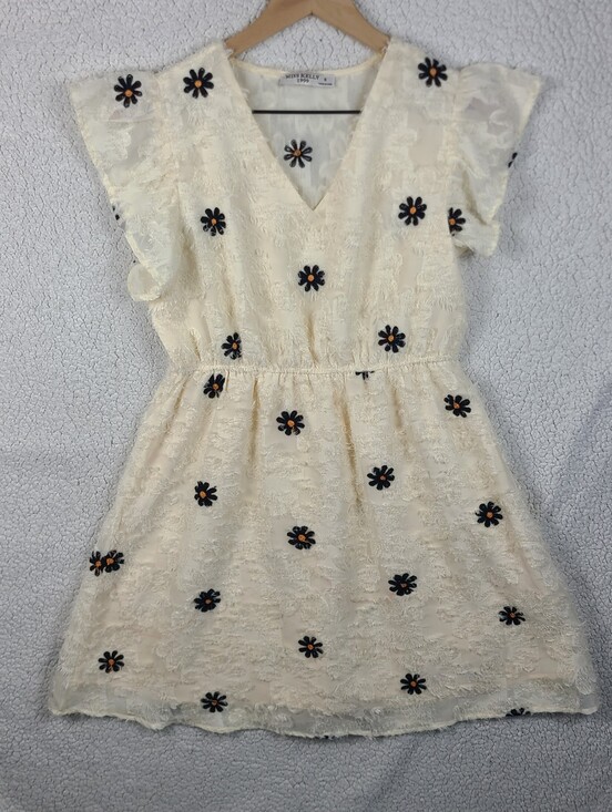 Miss Kelly 1999 Dresses & Skirts - Miss Kelly 1999 Floral Embroidered Daisy Mini Dress‎ S Flutter Sleeve